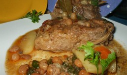 Friptură înăbușită de miel cu stafide