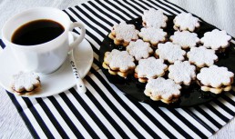 Fursecuri fragede cu gem de prune