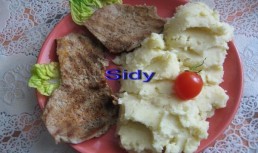 Gratar cu cartofi si salata verde