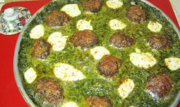 Gratin de spanac cu chiftelute si cartofi