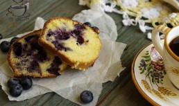 Guguluf cu afine si iaurt