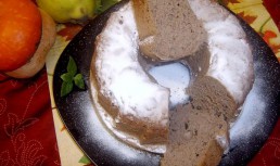 Guguluf cu pudra de roscove si alune de padure