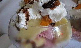 Inghetata asortata - vanilie, ciocolata, fructe