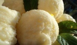 Inghetata cu iaurt si frisca