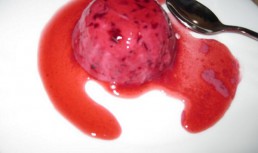 Inghetata de cirese cu toping de cirese