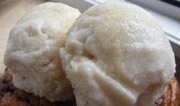 Inghetata de iaurt cu ciocolata alba