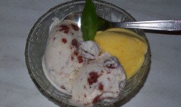 Inghetata de zmeura si vanilie