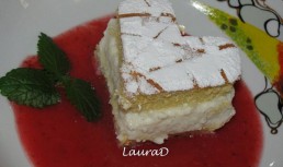 Inimioare dulci cu branza si sos de capsuni
