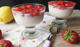 Lapte cu orez si sos de capsuni