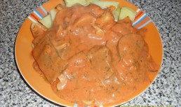 Limba de vita cu sos rosu cu marar si ciuperci