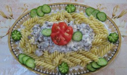 Macaroane cu sos de iaurt si usturoi-specific tarilor arabe