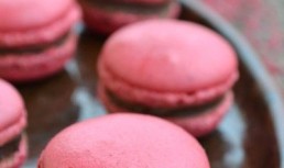 Macarons cu crema de ciocolata