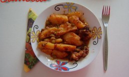 Mancare de cartofi cu carne afumata cu mazare