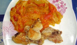 Mancarica de ardei cu rosii