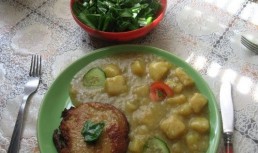 Mancarica de cartofi cu burgheri vegetali