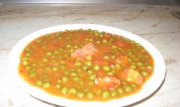 Mancarica de mazare cu scarita de porc