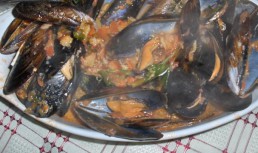 Mexilh~ao cu tocana de legume