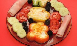 Mic-dejun cu oua in ardei