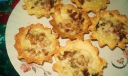 Mini tarte cu carne si ciuperci