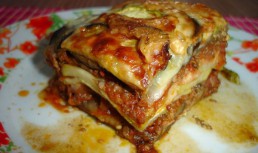 Musaca de carne cu dovlecei si vinete