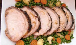 Mușchi de porc cu sos de mere și legume sote