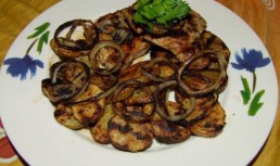 Muschi De Porc Marinat Cu Cartofi Copti Si Ceapa