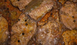 Muschi in vin rosu la cuptor(Lombo Pimenta  no forno)