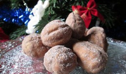 Nuci umplute cu crema de ciocolata