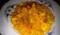 Orez cu piept de pui.si rosii.