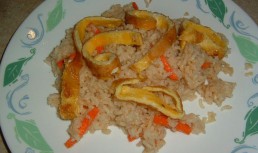 Orez in stil indonezian cu sos de arahide