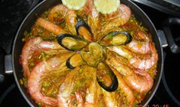Paella cu fructe de mare