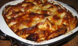 Paine crocanta la cuptor cu sunca si branza Cheddar