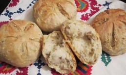 Paine cu mei si seminte