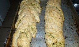 Paine gustoasa cu pesto si ardei iute