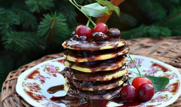 Pancakes cu ciocolata si visine