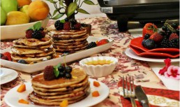 Pancakes cu iaurt, zmeura si migdale
