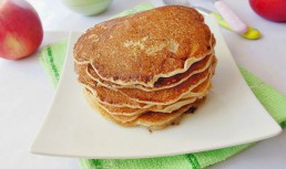 Pancakes cu mere și nucă de post