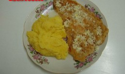 Pangasius prajit cu mujdei si mamaliga la microunde