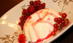 Panna cotta cu fructe de padure