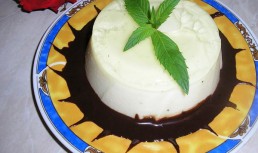 panna cotta cu menta si sos de ciocolata
