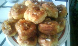 Papanasi cu urda si dulceata de mere