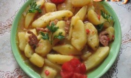 Papricas de cartofi cu carnati