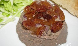 Parfait de ficat de pui cu stafide si vin dulce