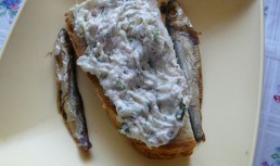 Pasta de ton si br^anza de vaci ^in stil c^ampenesc(si o varianta sofisticata)