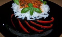 Paste din orez cu sos de legume. Pentru vegetarieni si nu numai !