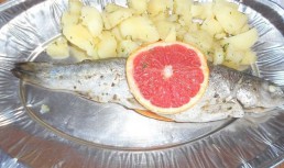 Pastrav cu rosii si grapefruit la gratar