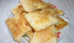 Pateuri cu brânză (cu aluat făcut în casă)