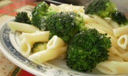 Penne ziti cu sos de unt si broccoli