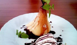 Pere cu sos de ciocolata