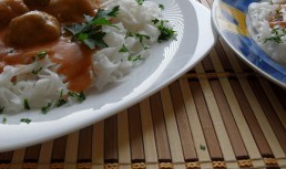 Perisoare cu sos de bulion si taitei